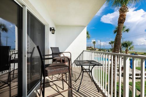Starboard Light 1 2 Bedrooms Pool Access WiFi Pool Table Sleeps 6 - image 14