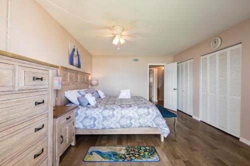 Starboard Light 1 2 Bedrooms Pool Access WiFi Pool Table Sleeps 6 - image 6