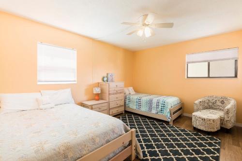 Starboard Light 1 2 Bedrooms Pool Access WiFi Pool Table Sleeps 6 - image 6