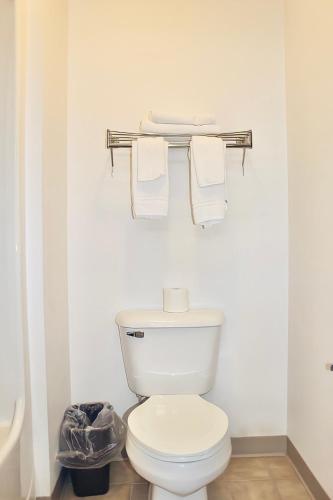 AmeriVu Inn And Suites - image 14