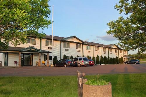 AmeriVu Inn And Suites - Hotel - Stanley