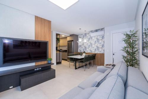 Adra 103 - Apartamento no centro de Bombinhas - Rooftop com piscina e academia - À poucos metros da praia