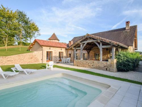 Cosy cottage in St Medard D'excideuil with pool