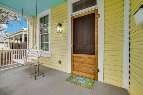 Downtown Historic 2Bdrm, Walk to Riverwalk, Alamo; Beautifully Renovated! in San Antonio, USA