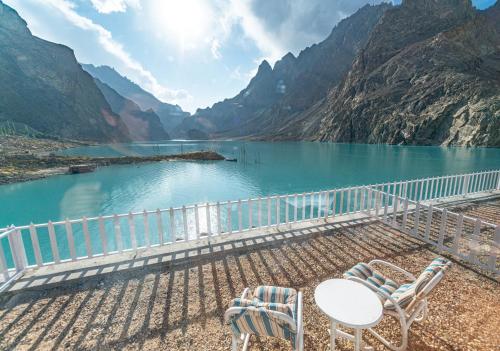Luxus Hunza Attabad Lake Resort
