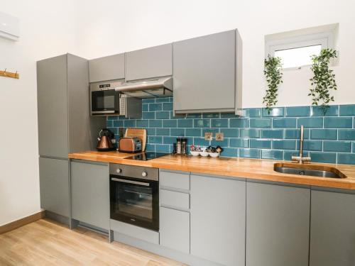 酒店外观, The Netherend Inn - Pet Friendly Haven in 伍拉斯顿