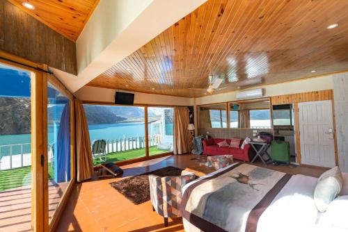 Luxus Hunza Attabad Lake Resort