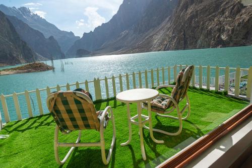Luxus Hunza Attabad Lake Resort