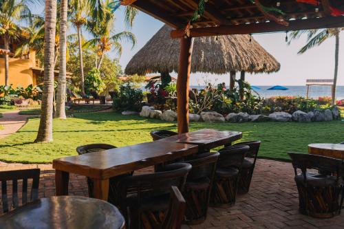 366417815 Tres Mujeres Hotel