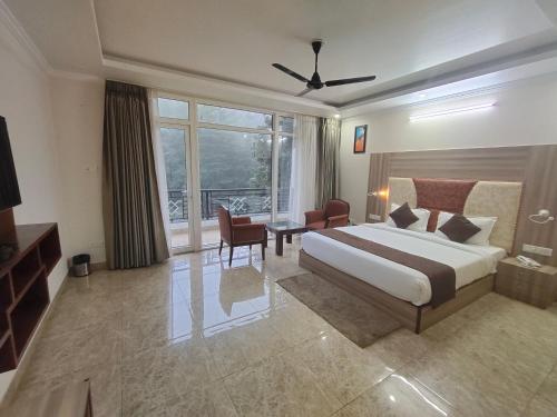 Hotel White
