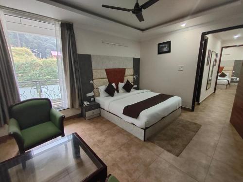 Hotel White