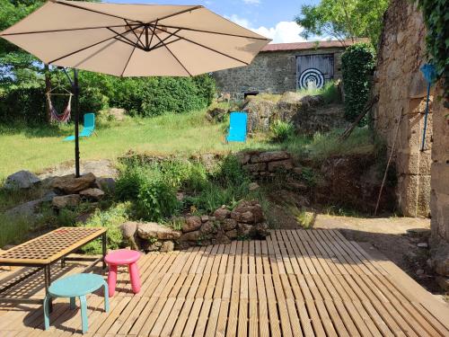 Superbe Moulin au bord d'une riviere, au calme, avec piano