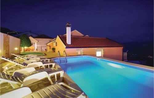 Awesome Apartment In Podaca With Outdoor Swimming Pool