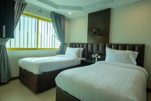 2 twin beds