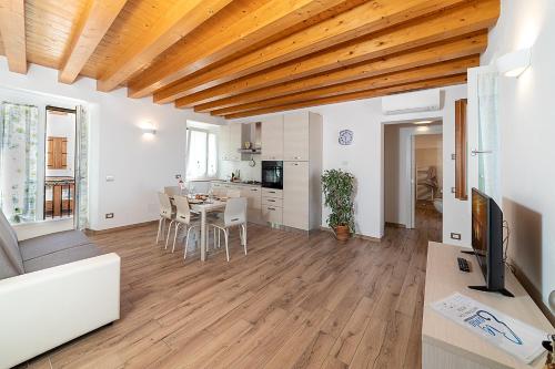 One-Bedroom House image 2