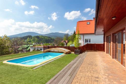 مسبح, Vila Sluneční stráň (Vila Slunecni stran) in Svoboda Nad Upou