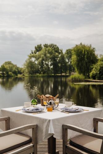 Inn On The Lake