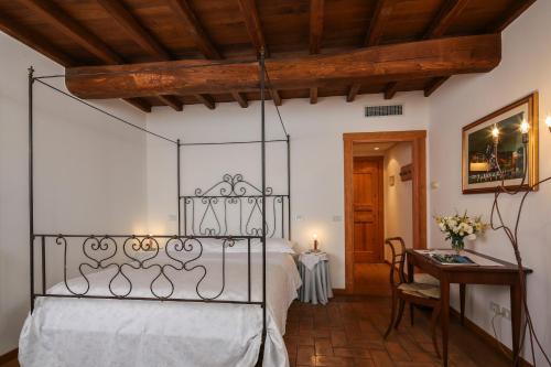 Book the Classic Double Room Classic Double Room