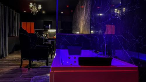 NOUVEAU - LUXURE - Secret Suite - JACUZZI in Melun