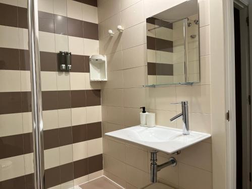 Apartamentos León - image 14