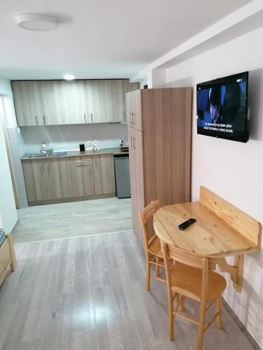 Studio sa francuskim i pomoćnim ležajem - Romansa (Studio sa francuskim i pomocnim lezajem - Romansa) in Ribare