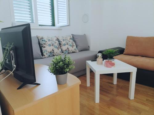  Apartment Makarska, Pension in Makarska