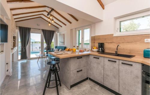 virtuve, Cozy Home In Gornje Rastane in Gorica