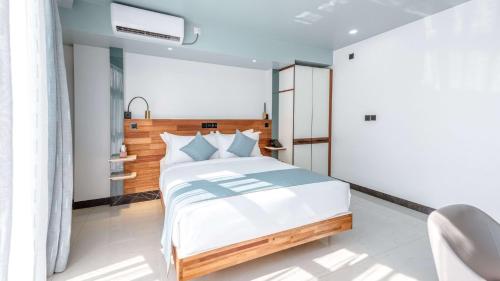 Deluxe Double Room (Free Return Airport Transport) image 5