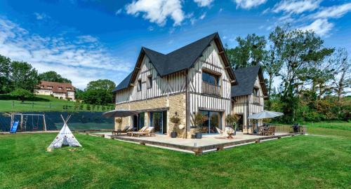 Beautiful Modern House Design in quiet area in Deauville with swiming pool ,best place to visit Normandy gîte à louer Saint-Martin-aux-Chartrains