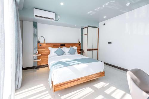 Deluxe Double Room (Free Return Airport Transport) image 3