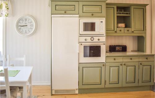廚房, Lovely Home In Åryd With Kitchen (Lovely Home In Aryd With Kitchen) in 索德奧斯特