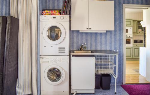廚房, Lovely Home In Åryd With Kitchen (Lovely Home In Aryd With Kitchen) in 索德奧斯特