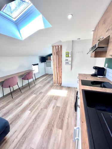 廚房, LE QUAI 6 - Studio neuf CALME LUMINEUX - CLIM - WiFi - Gare à 200m (LE QUAI 6 - Studio neuf CALME LUMINEUX - CLIM - WiFi - Gare a 200m) in 阿讓市中心