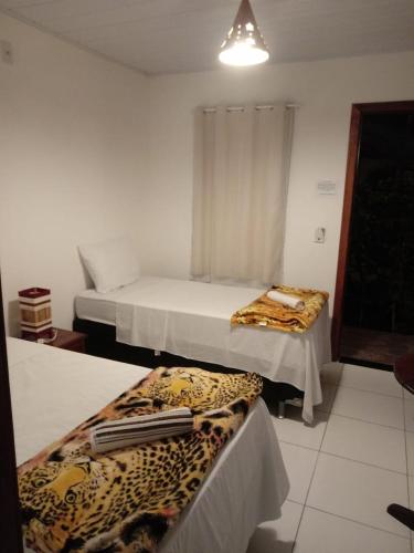 a hotel room with a bed and a table, Alto do Aeroporto Hotel in Porto Seguro