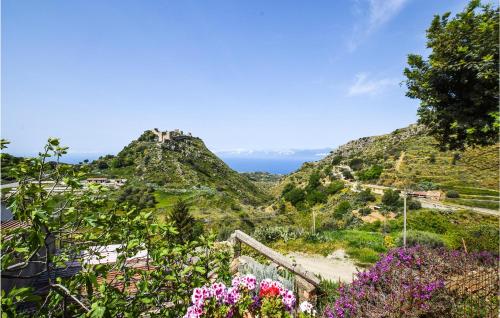  Stunning Home In Motta San Giovanni With Kitchen in Motta San Giovanni
