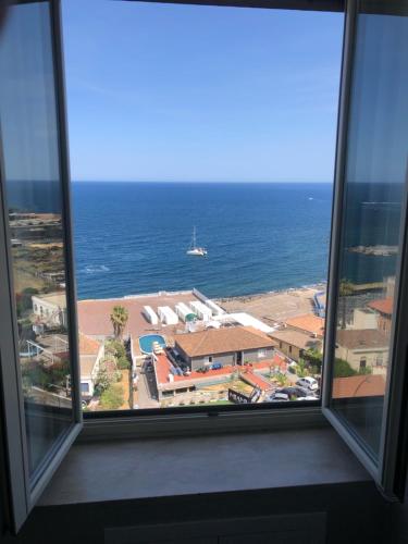 Deluxe Double Room with Balcony and Sea View room in Seascape Rooms