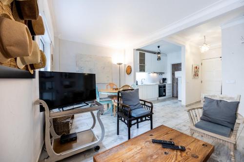 I'm on Charming Home - image 6