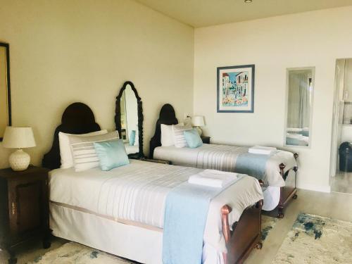 2 twin beds