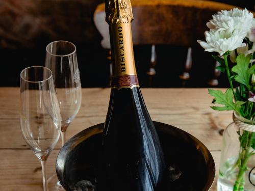 Old Crown Hotel - image 10