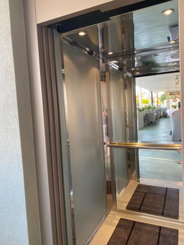 T H E BERLIN Studios and Suites