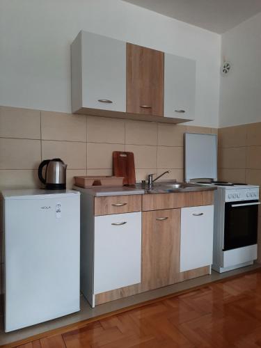ห้องครัว, APARTMENT JOVOVIC in ปลูชิเน