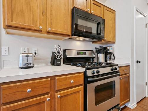 Cozy Getaway, Minutes from Austin! Cozy Getaway, Minutes from Austin!