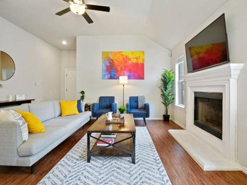 Cozy Getaway, Minutes from Austin! Cozy Getaway, Minutes from Austin!