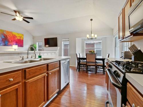 Cozy Getaway, Minutes from Austin! Cozy Getaway, Minutes from Austin!