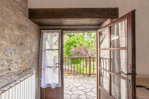 Maison en pierres au coeur du village médiéval de Villeneuve