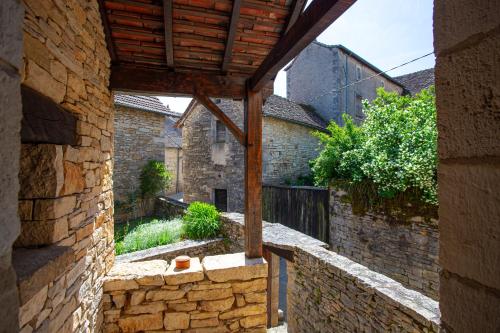 Maison en pierres au coeur du village médiéval de Villeneuve