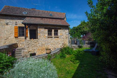 Maison en pierres au coeur du village médiéval de Villeneuve