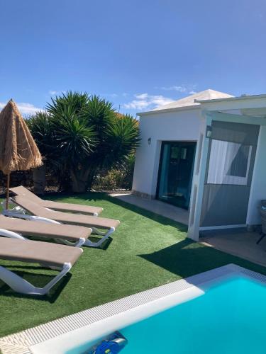 2 bedrooms villa with sea view private pool and enclosed garden at El Roque El Cotillo 1 km away from the beach