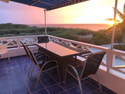 Marazul Dive Resort. 3 Bedroom Seafront House. Dive, Snorkel, enjoy amazing sunsets