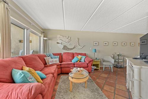 Jacksonville Beachdrifter 403 2 Bedrooms BeachFront Pool Sleeps 4 - image 12